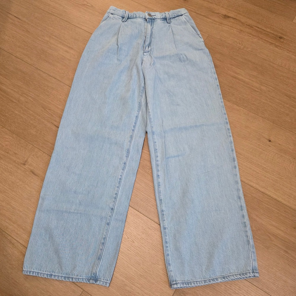 Uniqlo High Rise Wide Leg Straight Jeans Light Wash Blue Pleated Womens Small